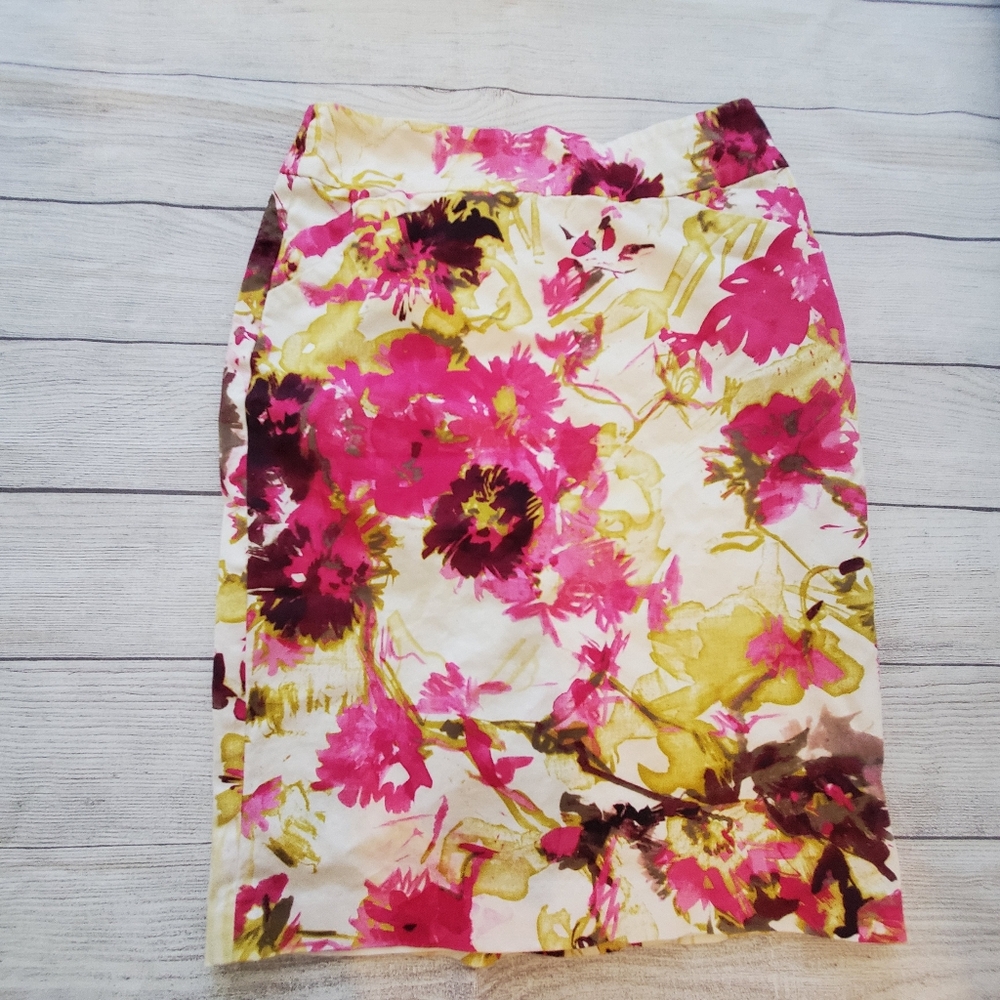 Charter Club Womens floral pencil skirt. Size 4.